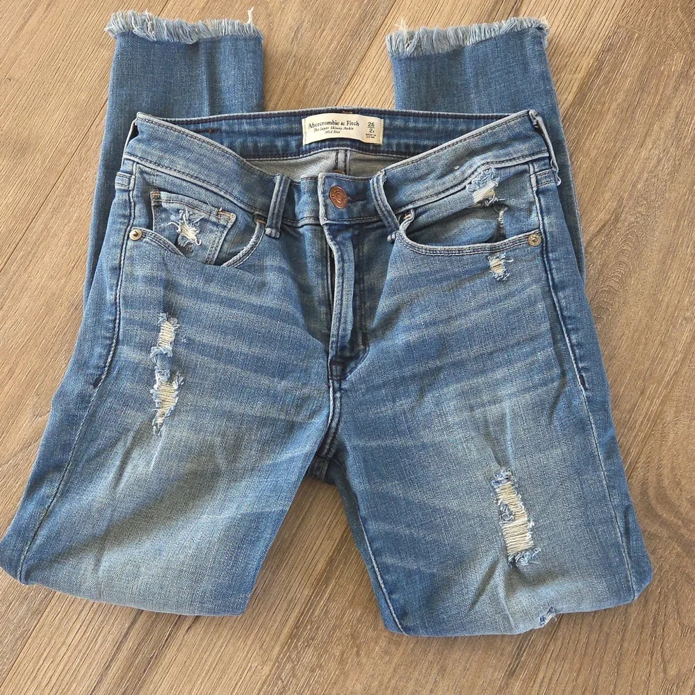 Abercrombie & Fitch Distressed Super Skinny Ankle Mid Rise Jeans - Picture 2 of 8